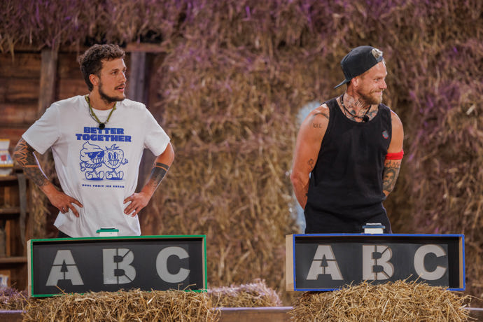 Vojtěch Tichava a Adam Raiter během finále show Farma Česko.