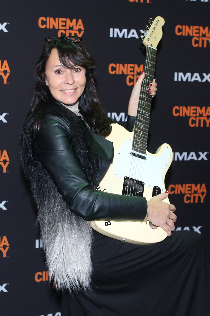 Takhle Heidi vyrazila do kina na premiéru filmu Bohemian Rhapsody.