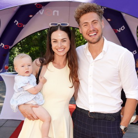 Vojta Urban a Betty Minaříková vyvedli do společnosti ani ne roční dcerku Amálku. 