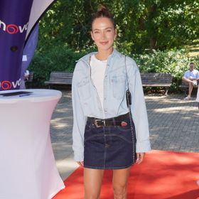 Andrea Bezděková ve svém outfitu propojila basic kousky s velmi trendy prvky. 