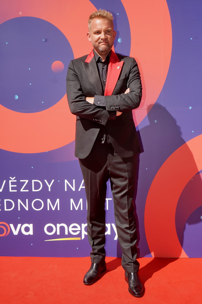 Libor Bouček se nově představil jako lovec Žolík z pořadu Na lovu. Bude nosit černé sako s rudými aplikacemi. 