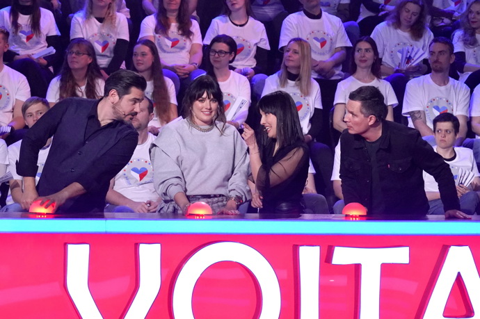 Vojtěch Kotek si do týmu zvolil Ewu Farnou, Terezu Rambu a Jana Aleše.