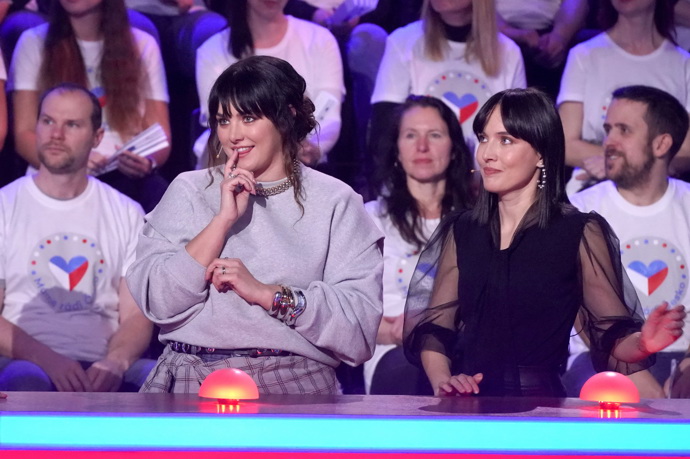 Ewa Farna a Tereza Ramba v show Máme rádi Česko.