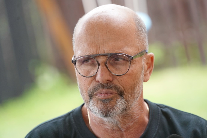 Zdeněk Pohlreich si vyslechne příběh každého podniku a udělí několik dobrých rad. 