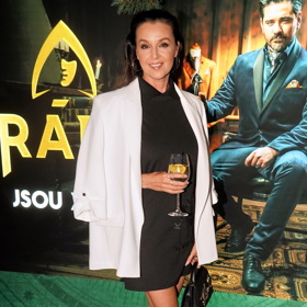 Modelka a moderátorka Iva Kubelková předvedla, že s černo-bílou klasikou si můžete vyhrát donekonečna.