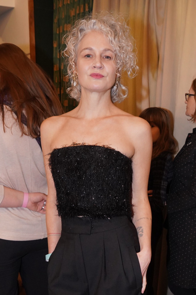 Tereza Hofová vypadá půvabně bez ohledu na barvu vlasů - byť jí šediny opravdu seknou!