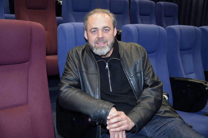 Honza Dědek si otcovství po padesátce nemůže vynachválit - dcera ho prý dobíjí. 