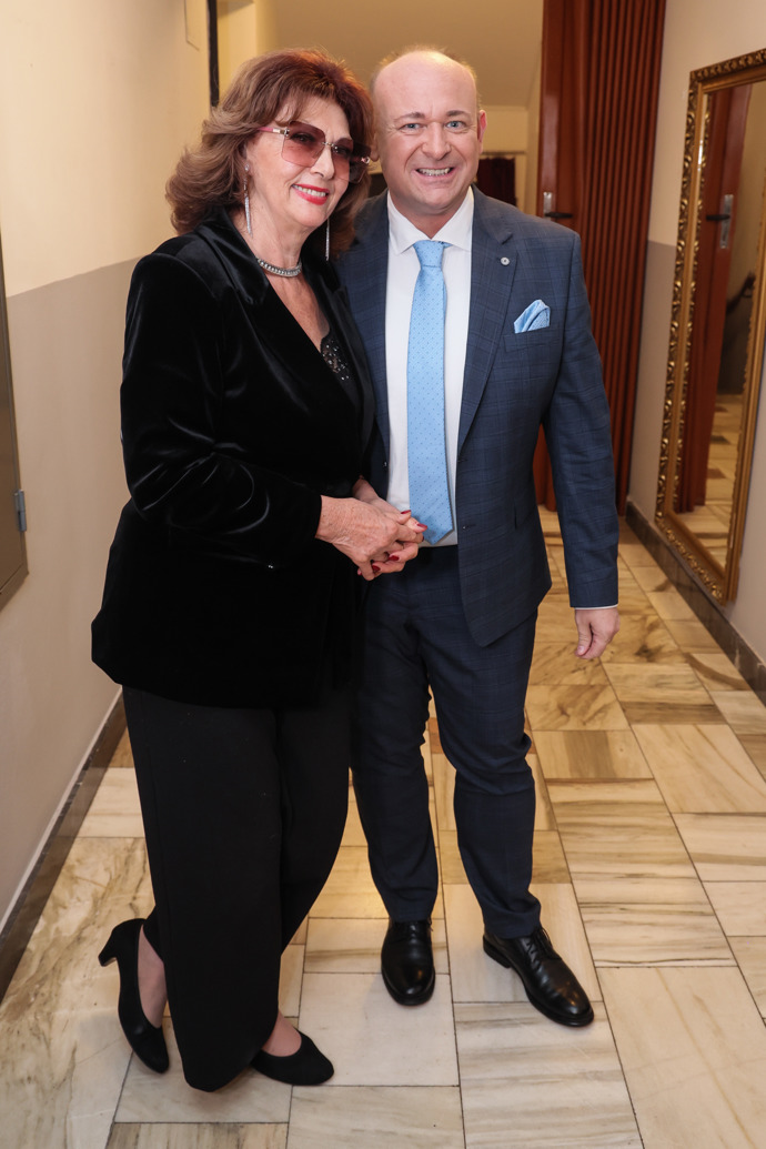 Saskia Burešová se pozdravila s prezidentem Muže roku, Davidem Novotným.