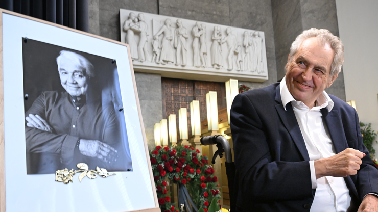 Nedůstojné hrátky kolem (ne)účasti Miloše Zemana na pohřbu Jiřího Krampola