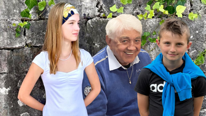 FOTO: Jiří Krampol a vnoučata od syna Jiřího  Suvajdžiče Bela a Alex