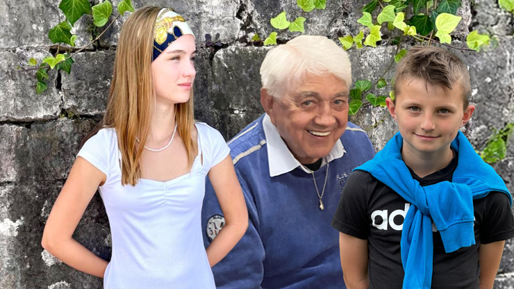 Jiří Krampol a vnoučata od syna Jiřího  Suvajdžiče Bela a Alex