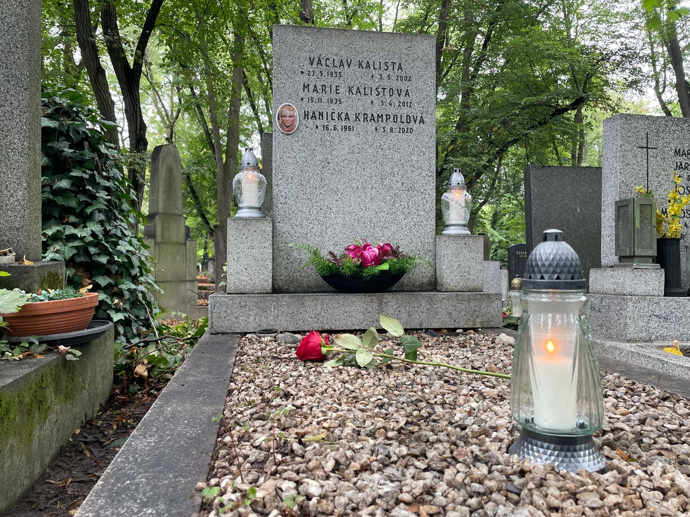 O hrob se opět postaral Tomáš Zajíc, organizátor pohřbu.