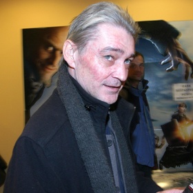 Dlouhý zemřel na rakovinu, a dokud to šlo, tak byl v domácí péči. 