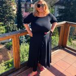 Halina Pawlowská ve své oblíbené letní kombinaci - sukni a tričku, které dohromady budí dojem šatů.