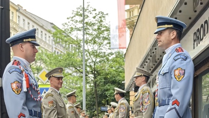 FOTO: Hradní stráž s věnci.