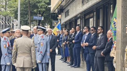 FOTO: Hradní stráž před rozhlasem.