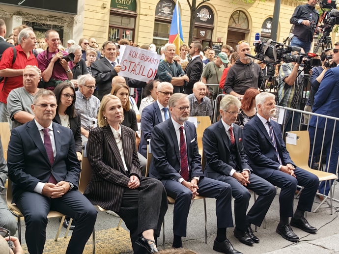 Nejvyšší političtí představitelé nechyběli.