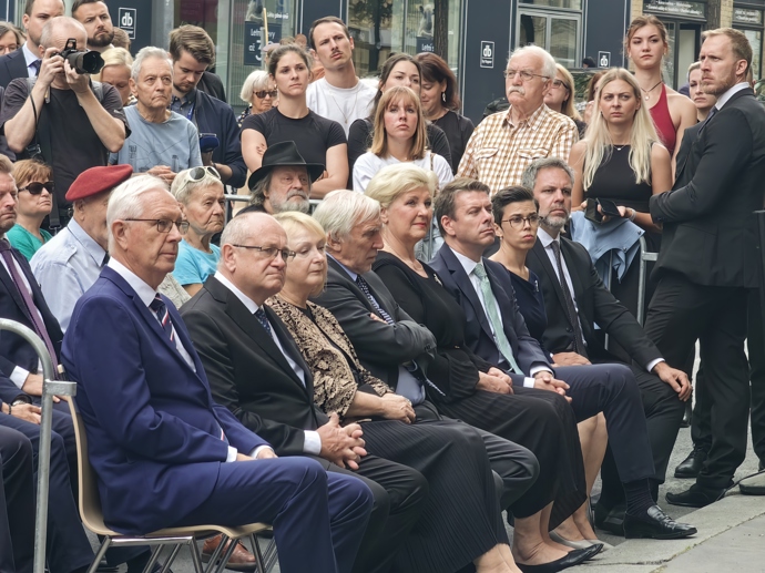 Politici na setkání 21. srpna.