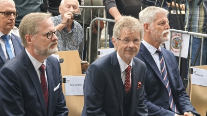FOTO: Šéf Senátu Miloš Vystrčil,  předseda vlády Petr Fiala a prezident Petr Pavel.