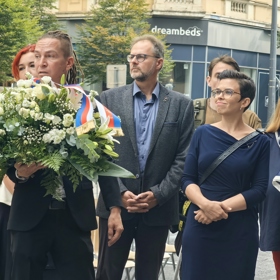 Na pietní akci dorazili také zástupci Pirátů.