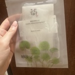 Redaktorka Lifee Monika vyzkoušela zklidňující pleťovou masku Centella Asiatica Calming Mask od Beauty of Joseon. Seženete ji v běžných drogeriích za 69 Kč.
