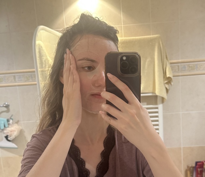 Když ale papírovou vrstvu opatrně odstraníte, bude maska jako vaše druhá kůže.