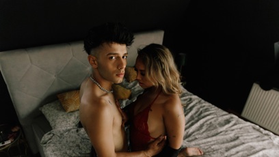 FOTO: Jan Bendig v provokativním videoklipu.