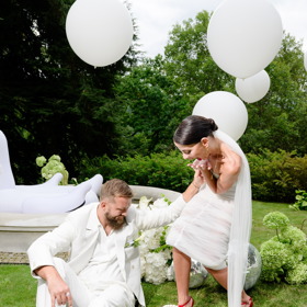 Debbie Brown s manželem měli zábavnou svatbu.