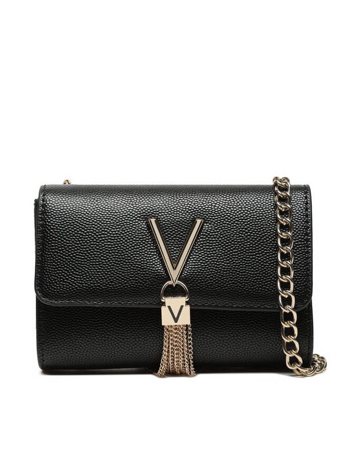 Marie Rottrová zvolila také černou crossbody kabelku se zlatým řemínkem. Tento kousek je od Valentino Bags a seženete ho za 1 950 Kč.