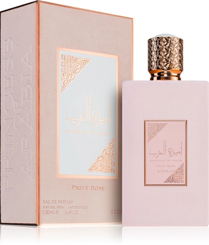 Parfémovaná voda Ameerat Al Arab Prive Rose od značky Asdaaf spojuje romantickou růži s bohatými tóny jahod, broskví, pižma, vanilky a osvěžujícího jablka. Parfém na závěr zanechává jemné tóny bílého pižma a hřejivého kašmírového dřeva. Cena vůně je 530 Kč.