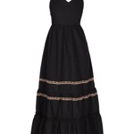 Jana Švandová vsadila na elegantnější šaty. Letos ale frčí boho prvky, a tak můžete sáhnout třeba po tomto modelu od značky IZIA za 3 789 Kč.