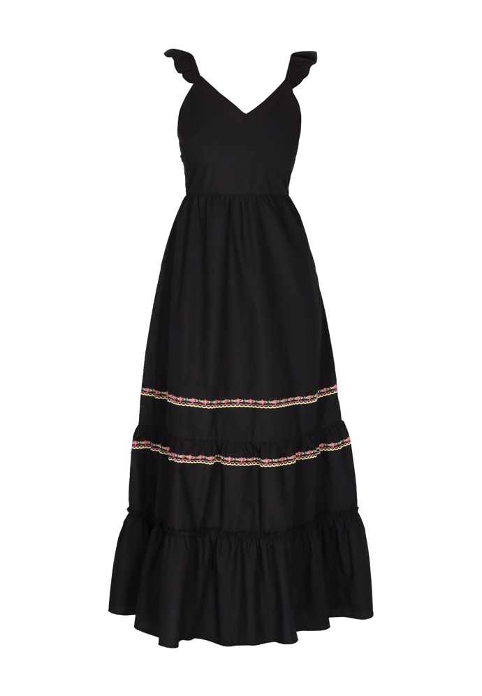Jana Švandová vsadila na elegantnější šaty. Letos ale frčí boho prvky, a tak můžete sáhnout třeba po tomto modelu od značky IZIA za 3 789 Kč.