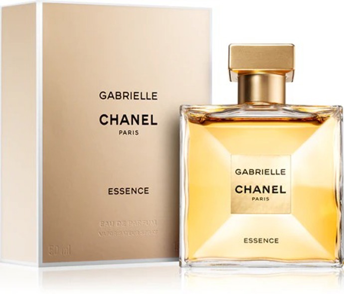 Parfém Gabrielle Essence od Chanel propojuje exotické a intenzivní tóny jasmínu se zářivým a ovocným ylang-ylang, svěžím a jiskřivým pomerančovým květem, krémovou tuberózou i příjemnémi ovocnými akordy. Nechybí ani smyslné bílé pižmo, sladká vanilka a nezaměnitelná kořenitá vůně santalového dřeva. Parfém seženete od 3968 Kč.