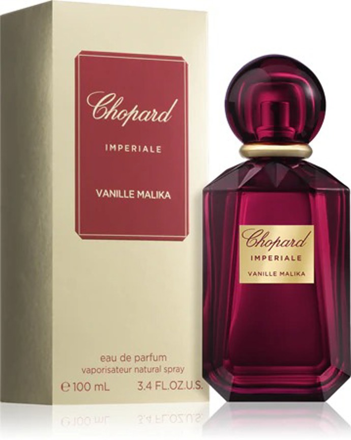 Zajímavou kombinaci nabízí parfémovaná voda Vanille Malika od Chopard. Dvojice vanilek – bourbonská a madagaskarská, které jsou jemně sladké a smyslné, se snoubí s růžovým pepřem a kadidlem – kořenitými a lehce kouřovými tóny. Ovocnou jiskru a barevnost pak vůni dodává liči. Nechybí ani tóny santalového dřeva a balzamického opoponaxu, které zjemňuje hebký kašmeran. Parfém pořídíte za 3 391 Kč.