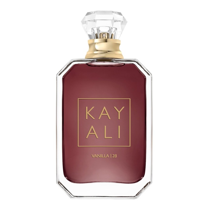 Parfémová voda Kayali Vanilla pojí velkolepou vanilku z Madagaskaru s krémovými tóny jasmíny tak, aby vynikla intenzivní sladkost fazolí tonka z Brazílie. Originální tóny pižma, ambry, pačuli a hnědého cukru se pojí do rovnováhy pro vytvoření jemné báze této dřevité vůně. Parfém se prodává za 2 450 Kč.