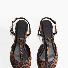 Špičaté saténové sandálky, H&M, 599 Kč