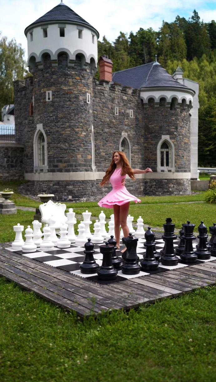 Modelka Iveta Kindlmanová si návštěvu Kunzova užívala.
