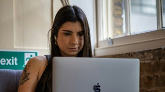Eliška (31): Přišel mi email od neznámého odesílatele. Našla jsem v něm fotky, ze kterých mrazí