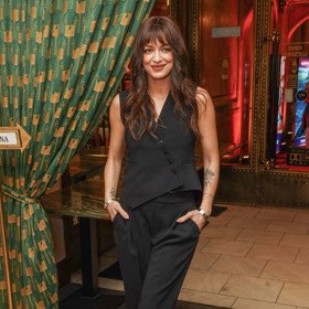 Modelka a zpěvačka Jitka Boho zase vsadila na vestičku, která působila více jako klasický top.