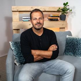 Ondřej Ládek alias Xindl X přijal pozvání do talkshow Na kafeečko.