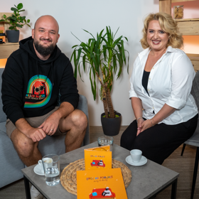 S Miluškou Bittnerovou Pokáč zavzpomínal na začátky své kariéry, kdy coby ajťák nahrával své první písničky na YouTube.