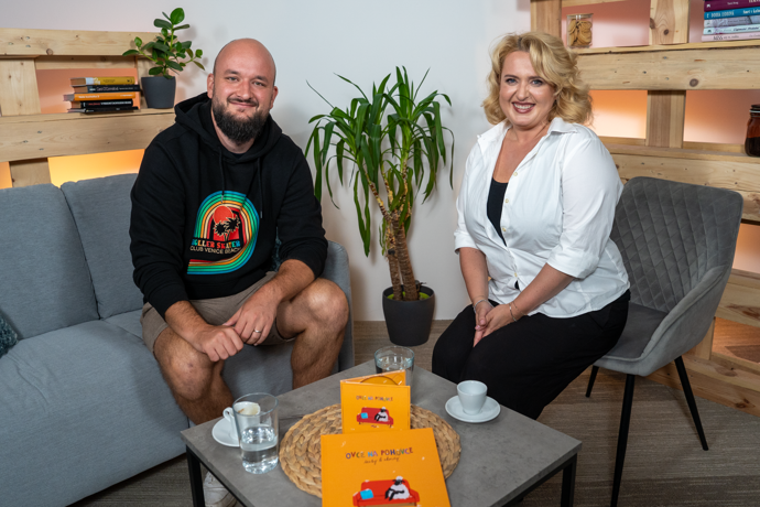 S Miluškou Bittnerovou Pokáč zavzpomínal na začátky své kariéry, kdy coby ajťák nahrával své první písničky na YouTube.
