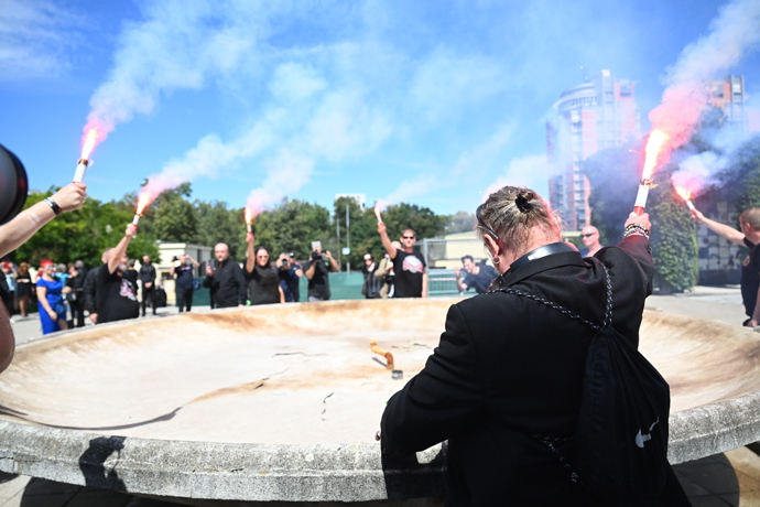 Poslední rozloučení s Jiřím Krampolem ve strašnickém krematoriu.