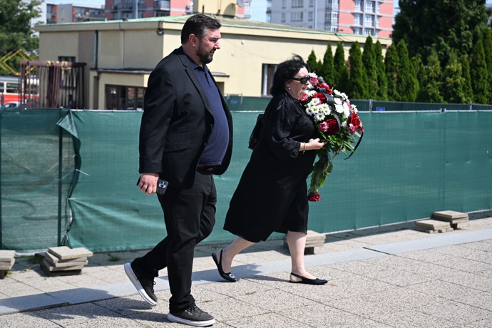 Tomáš Magnusek na pohřbu Jiřího Krampola.