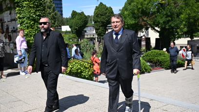 FOTO: Jiří Paroubek dorazil i navzdory zranění.