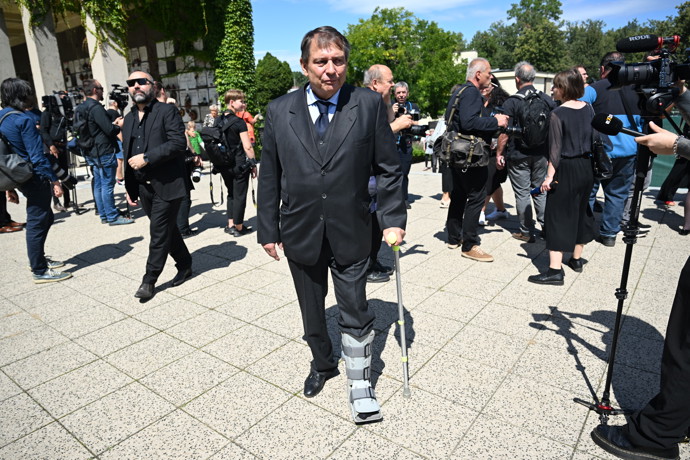 Jiří Paroubek na pohřbu Jiřího Krampola.