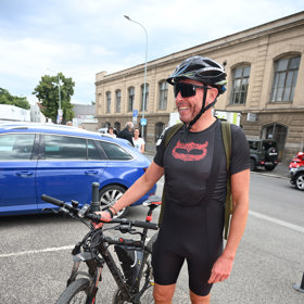 Jan Tuna ve svém cyklistickém modelu.