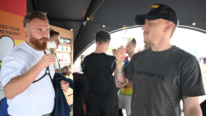 FOTO: Ploom lounge na Prague Pride byl plný lidí.