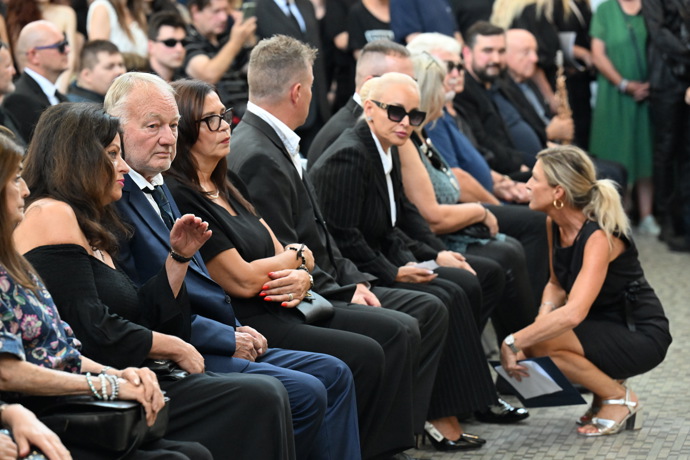 Luděk Sobota na pohřbu Jiřího Krampola.
