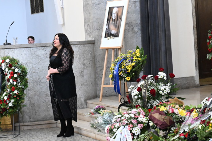 Šárka Rezková zazpívala na pohřbu Jiřího Krampola.